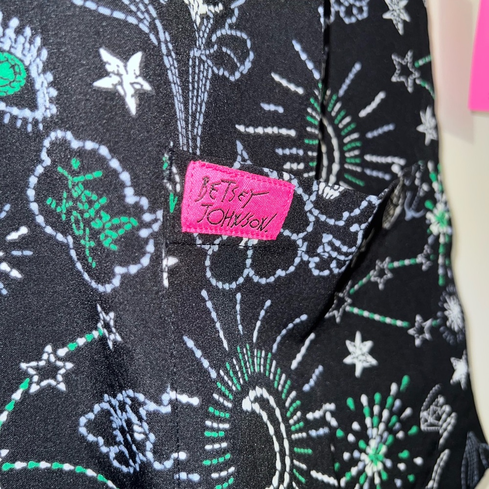 Betsey Johnson Fate & Fortune Hands Moon Stars Snakes 2 Pocket Scrubs Shirt Sz S - Picture 2 of 7